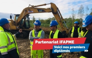 Philippe Van Eesbeeck, qui a accompagné les candidats durant 10 mois, donne les dernières consignes avant l'examen.