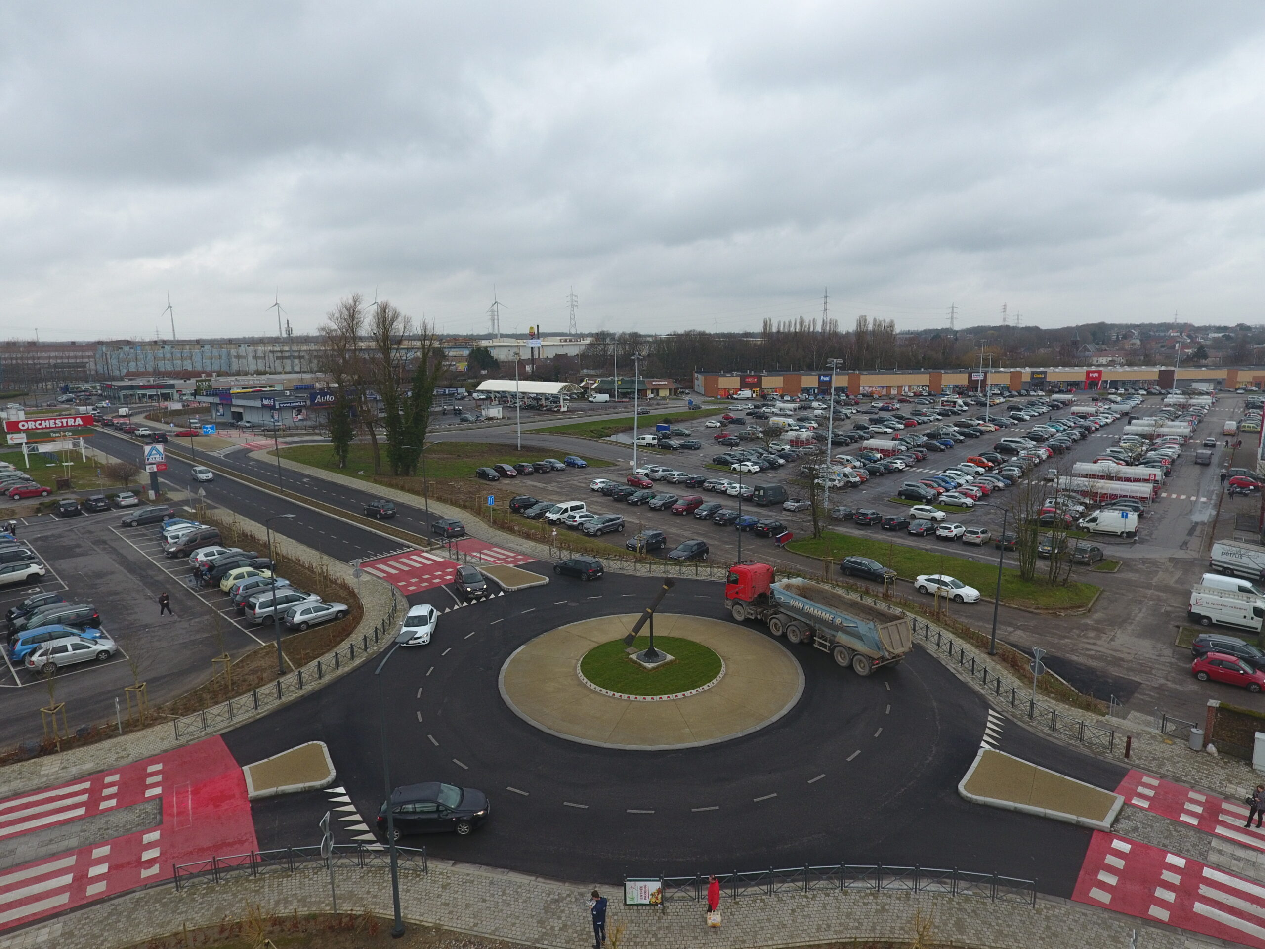 La Louvière – Rénovation totale des voiries et accès au Shopping Cora (vidéo)