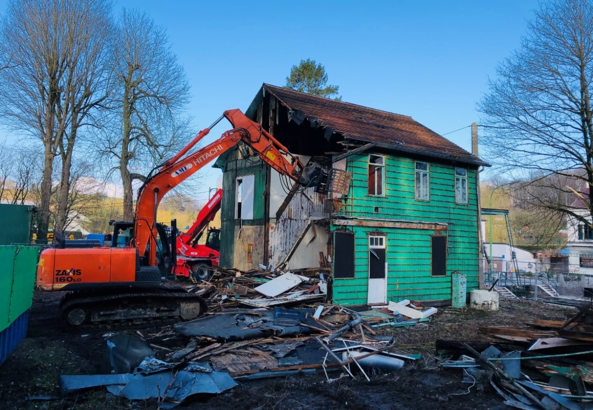 Déconstruction de la taverne ‘Le 1900’ à l’Abbaye d’Aulne (vidéo)